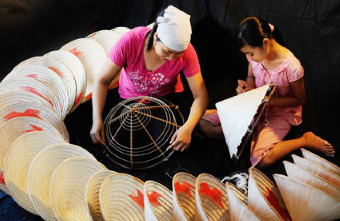 Sản phẩm nón làng Chuông, xã Phương Trung (huyện Thanh Oai) được công nhận đạt tiêu chuẩn OCOP.